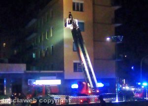 Viterbo - Palazzina in fiamme in via della Caserma