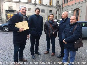 Pesci morti lungo il fiume Marta - La delegazione dei sindaci davanti alla prefettura