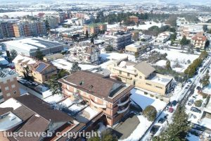 Viterbo - La neve sui tetti del quartiere Villanova