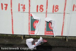 Viterbo - I cartelloni elettorali a Grotte Santo Stefano - I manifesti di Liberi e uguali strappati
