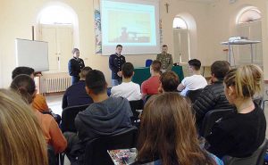 Viterbo - Info Team della scuola sottufficiali dell’Esercito al Ragonesi