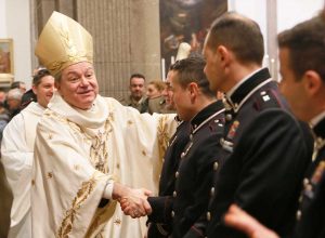 L'arcivescovo ordinario militare Marcianò in visita alla scuola sottufficiali