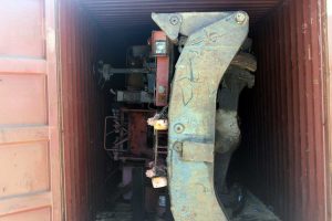 Civitavecchia - L'escavatore sequestrato e distrutto