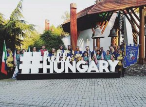 Il gruppo degli sbandieratori e musici di santa Rosa in Ungaria