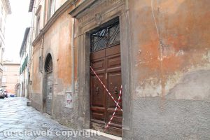 Viterbo - Il palazzo evacuato in via San Simeone