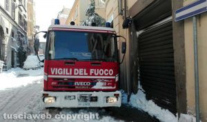 Viterbo - Neve - Vigili del fuoco al lavoro
