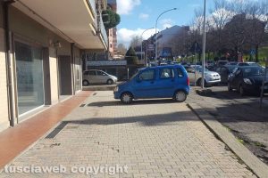 Viterbo - Sosta selvaggia in via Cattaneo