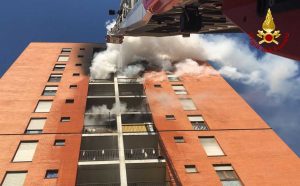 Milano - Incendio in un palazzo