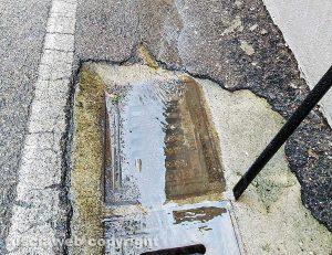 Grotte Santo Stefano - Tombini otturati in via Sicilia