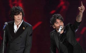 Sanremo - Ermal Meta e Fabrizio Moro vincono con "Non ci avete fatto niente"