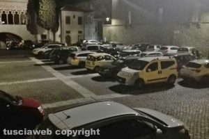 Viterbo - Parcheggio selvaggio a piazza San Lorenzo