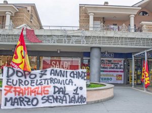 Civita Castellana - La protesta per la chiusura di Euronics