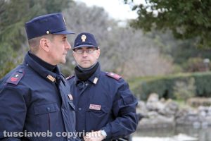 Viterbo - La polizia a pratogiardino Lucio Battisti