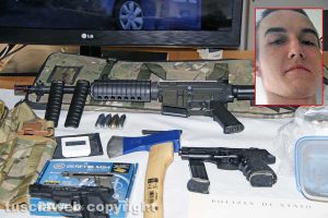 Viterbo - Polizia - Le armi sequestrate - Nel riquadro: Denis Illarionov