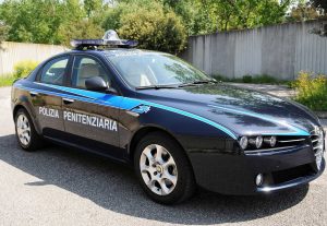 Un'auto della polizia penitenziaria