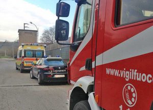 Ambulanza del 118, carabinieri, vigili del fuoco - Foto d'archivio