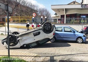 Viterbo - Incidente a piazzale Porsenna a Santa Barbara