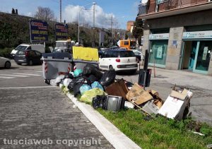 Viterbo - Discarica a cielo aperto in via Genova