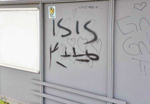 Civita Castellana - Scritta "Isis" alla stazione della Roma Nord- Catalano