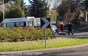 Viterbo - Scontro auto-moto alla rotatoria di via Belluno