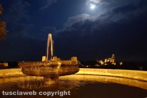Tuscania avvolta nel buio