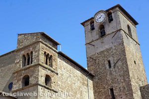 Viterbo - I due campanili della chiesa di San Sisto