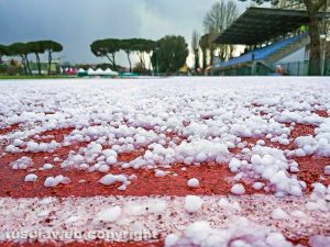Viterbo - La grandine imbianca il campo scuola