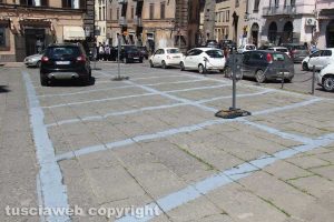 Viterbo - Piazza Fontana Grande - Le strisce