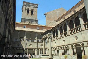 Santa Maria della Quercia - Il chiostro del santuario