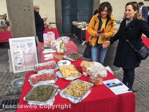 Viterbo - La colazione di Pasqua di Paperonly a pizza del Comune