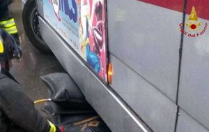 Roma - Motorino contro bus