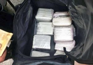 Roma - I cinque chili di hashish sequestrati dai carabinieri