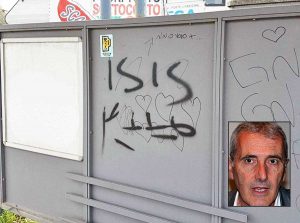 Civita Castellana - Scritta "Isis" alla stazione della Roma Nord-Catalano - Nel riquadro il vicesindaco Contessa