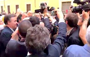 Matteo Salvini fuori palazzo Giustiniani con Alessandro Usai