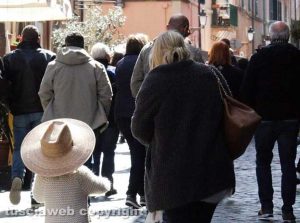 Turisti a Tuscania