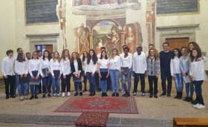Il coro formato dagli studenti del liceo Buratti e dal liceo musicale S. Rosa