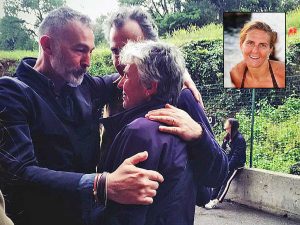 I fratelli Ascenzi fuori l'obitorio dell'ospedale di Belcolle - Nel riquadro: Nicoletta Ascenzi