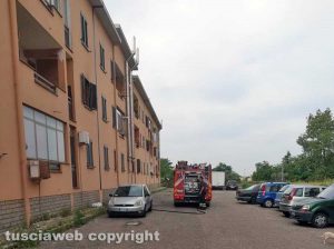 Viterbo - I vigili del fuoco a via Dora Baltea