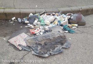 Viterbo - Rifiuti tra via Polidori e via Gargana