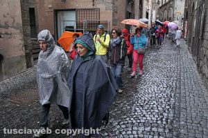 Viterbo - Turisti durante San Pellegrino in Fiore