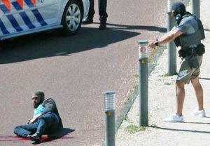 Aja - Uomo fermato dalla polizia dopo aver accoltellato tre persone