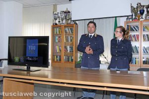 Il capo della squadra volante Riccardo Bartoli e dell'ufficio di gabinetto Tiziana Cencioni presentano l'app You Pol