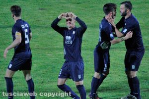 Sport - Calcio - Viterbese - I gialloblù esultano dopo il gol di Di Paolantonio