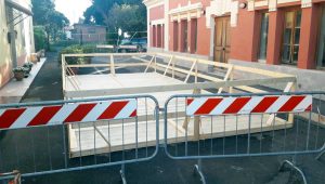 Tarquinia - La pedana in legno sulla bascula alle Saline