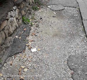 Viterbo - Buche in via Vicenza