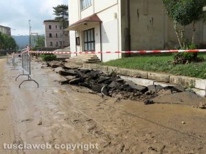 Orte - Nubifragio - Asfalto spaccato sulla provinciale