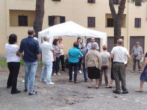Luisa Ciambella al complesso Ater del quartiere Pilastro