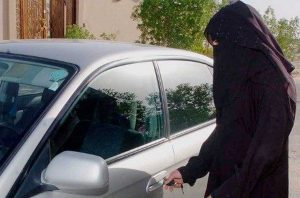 Arabia Saudita, patente di guida alle donne
