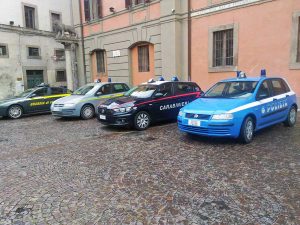 Viterbo - Guardia di finanza, carabinieri e polizia in centro
