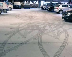 Orte - Parcheggio imbiancato di schiuma antincendio